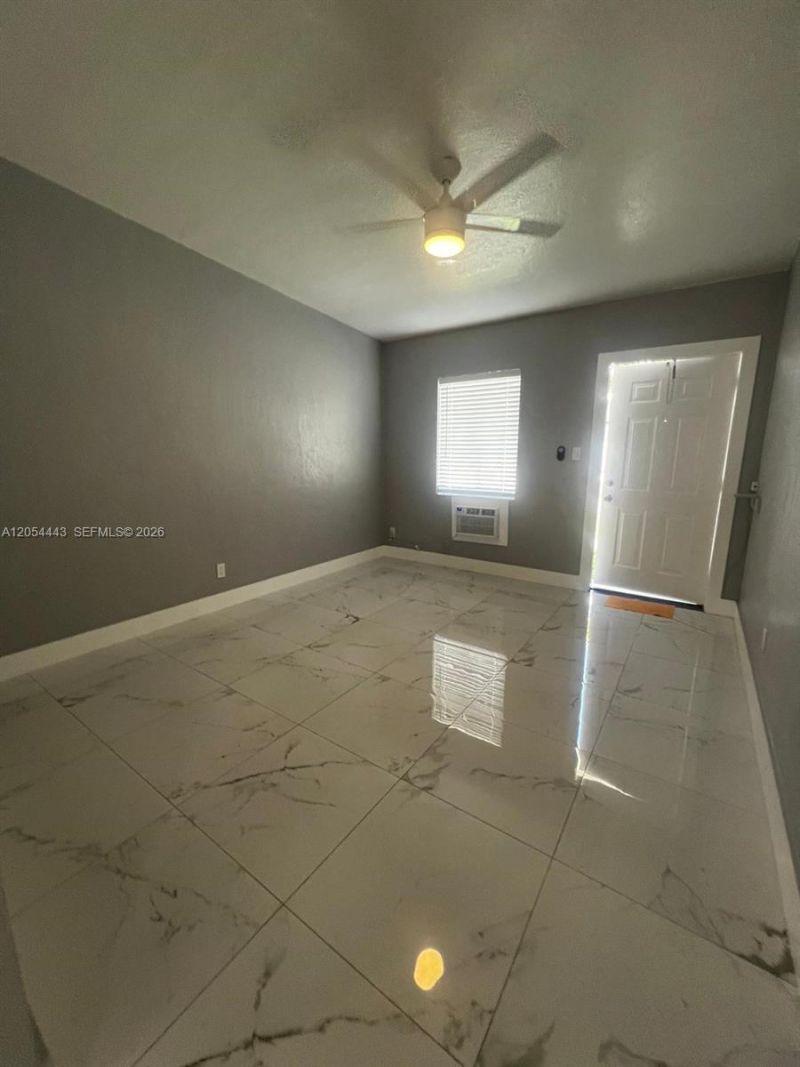 2081 NW 30st St , Unit 4, Miami, FL 33142 Photo