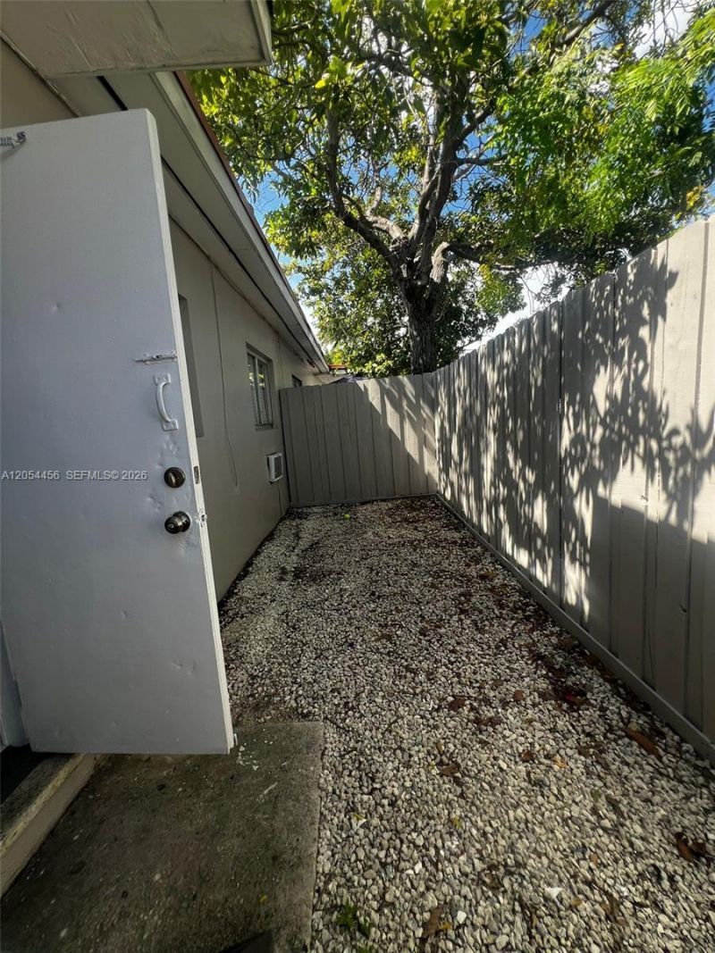 2090 NW 31th St, Unit 4, Miami, FL 33142 Photo