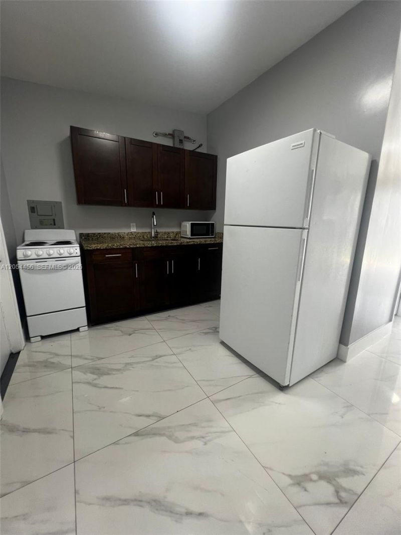 2090 NW 31th St, Unit 4, Miami, FL 33142 Photo
