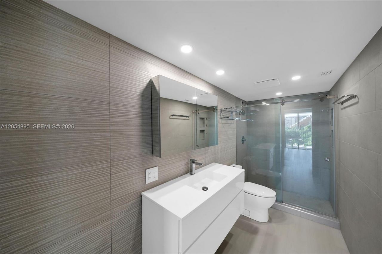 1865 Brickell Ave , Unit A606, Miami, FL 33129 Photo