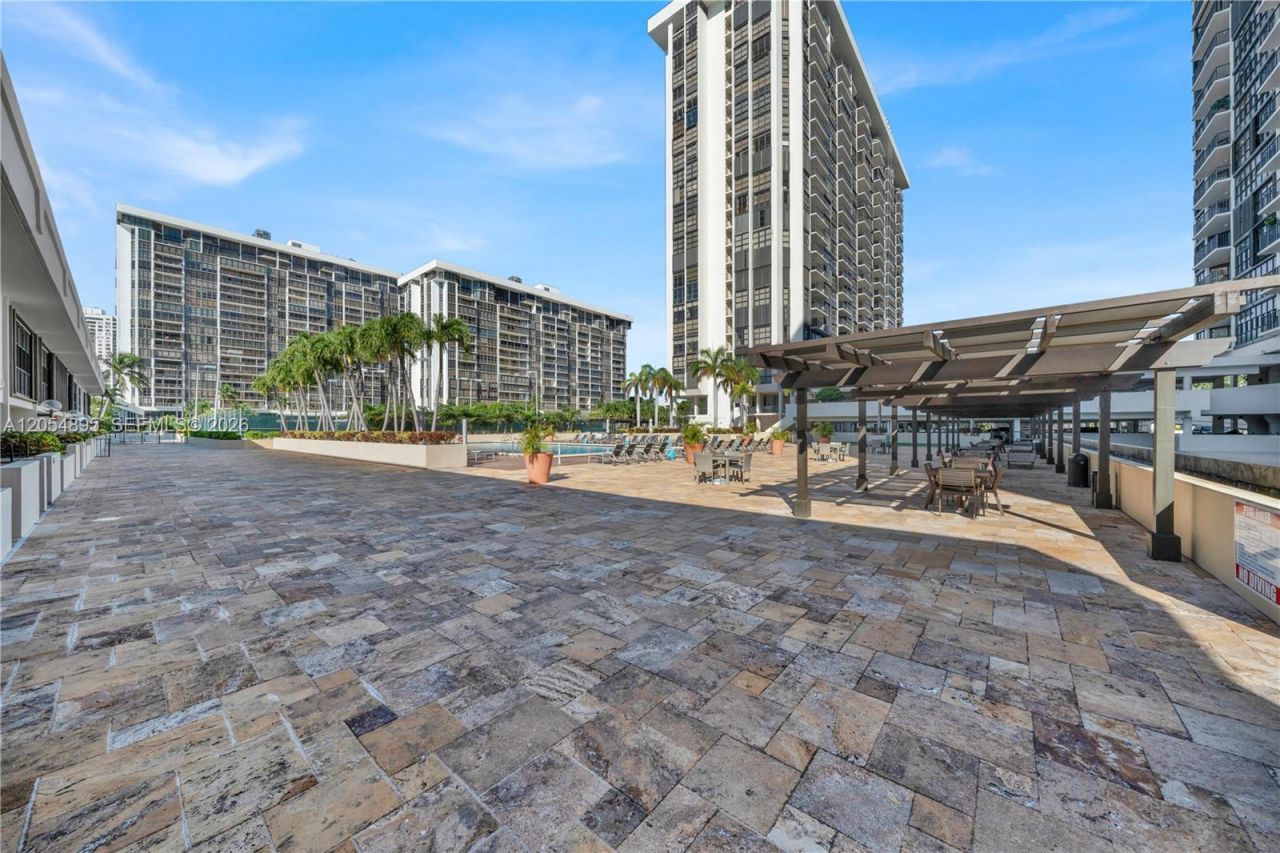 1865 Brickell Ave , Unit A606, Miami, FL 33129 Photo