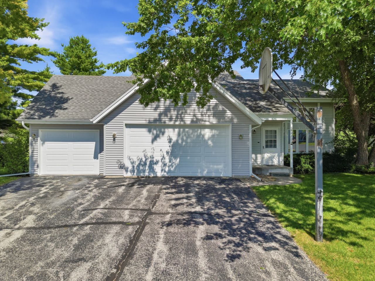 6977 N Alpine Drive, Byron, IL 61010