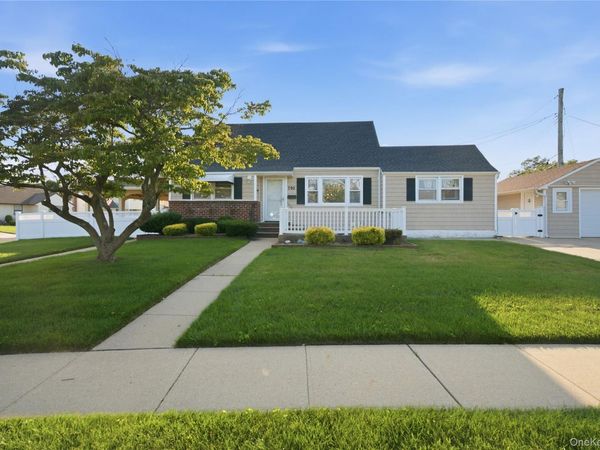 790 Woodside Drive , Wantagh, NY 11793