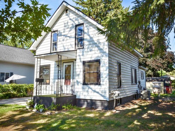 104 Grove Avenue, Alma, MI 48801