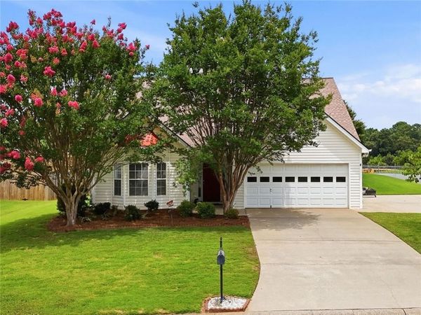 216 Lee Court , Canton, GA 30115