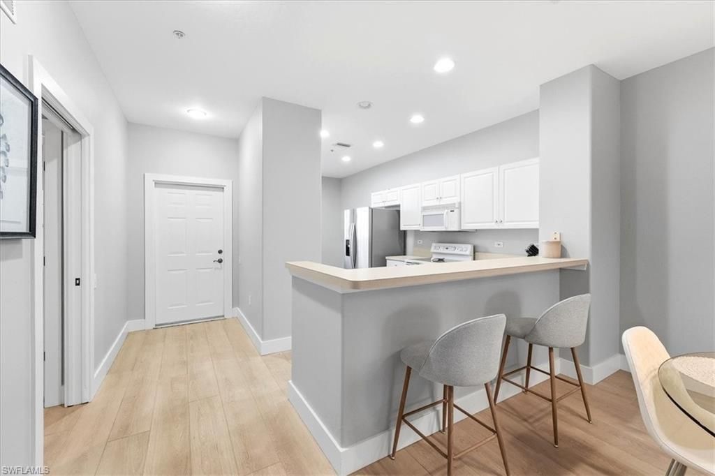 8259 Parkstone Pl, Unit 202, Naples, FL 34120 Photo
