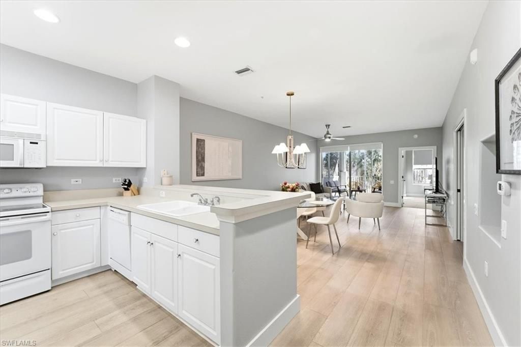 8259 Parkstone Pl, Unit 202, Naples, FL 34120 Photo