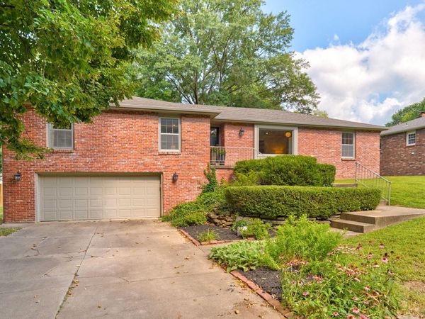 2904 S Brentmoor Avenue , Springfield, MO 65804