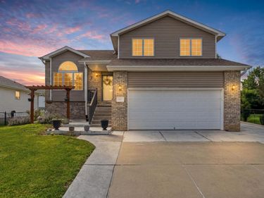 8951 Prairie Village Drive, Lincoln, NE 68507