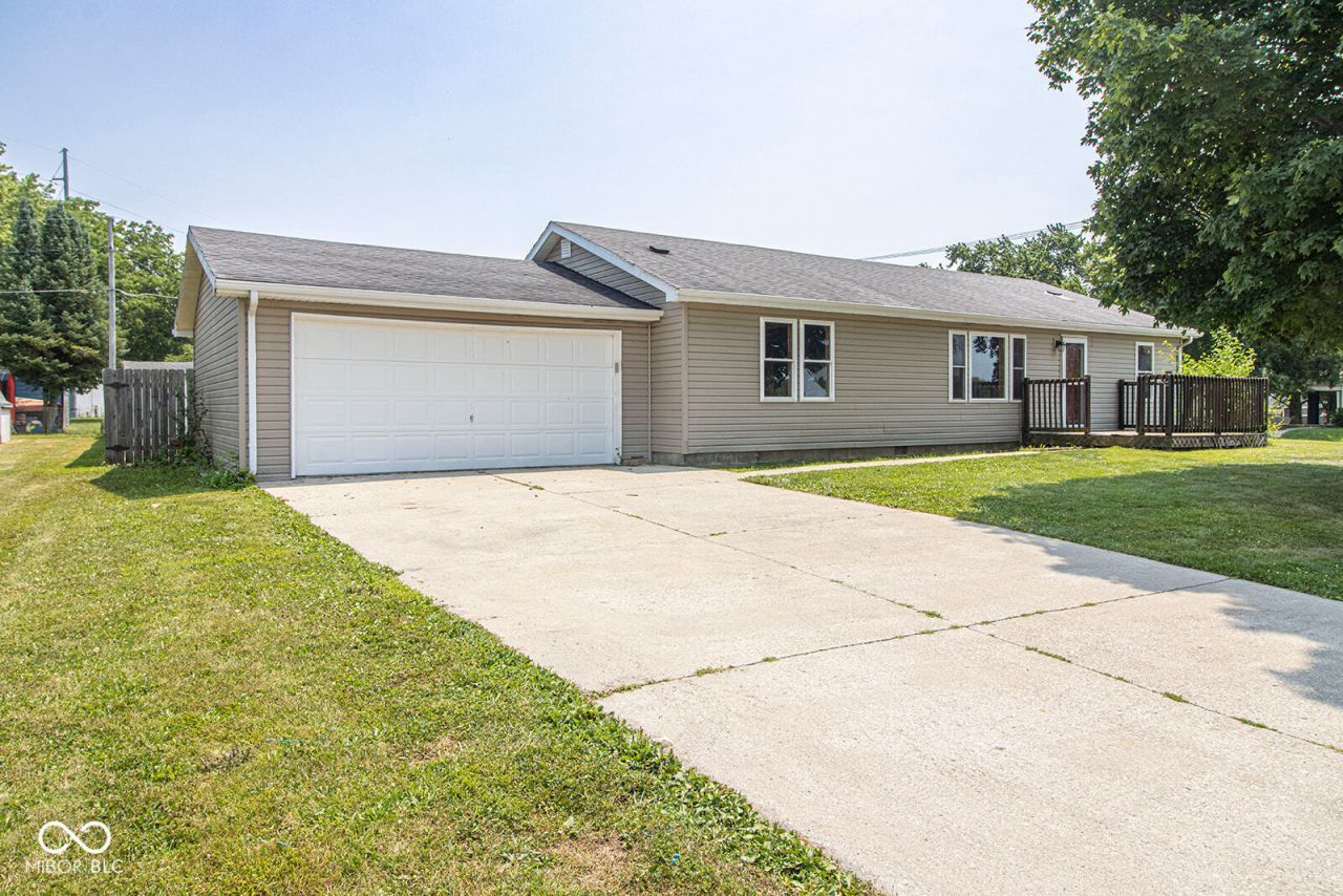 825 Rockshire Court, Gas City, IN 46933 Main Photo