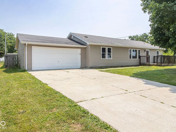 825 Rockshire Court, Gas City, IN 46933