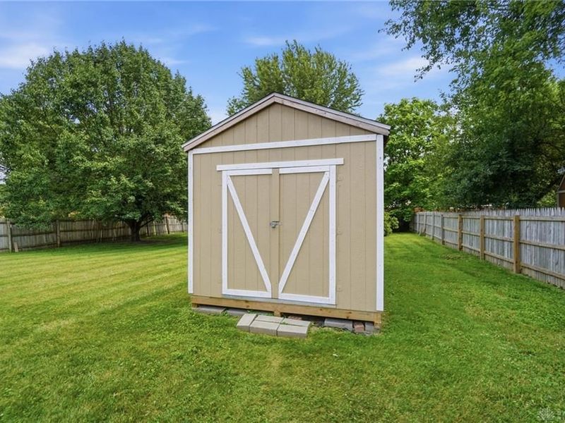 4253 Frontenac Drive, Beavercreek, OH 45440 Photo 18