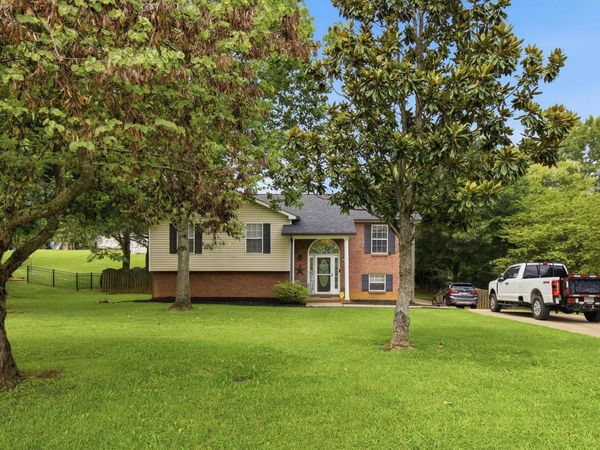 712 N Woodson Rd, Clarksville, TN 37043