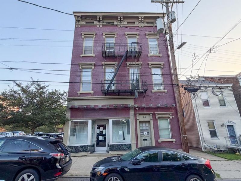 24 E University Avenue, Cincinnati, OH 45219 Photo 1