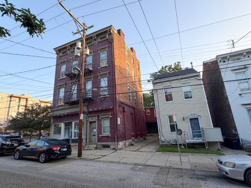 24 E University Avenue, Cincinnati, OH 45219 Photo 4