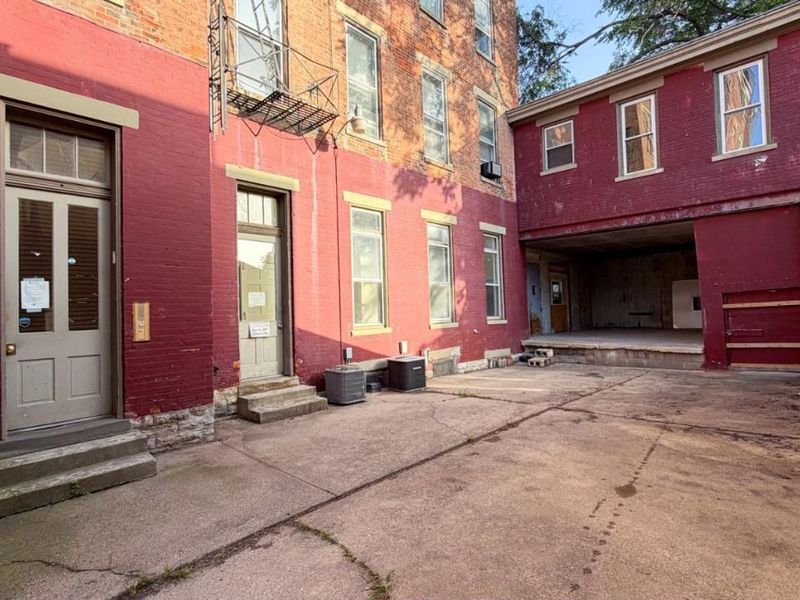 24 E University Avenue, Cincinnati, OH 45219 Photo 5