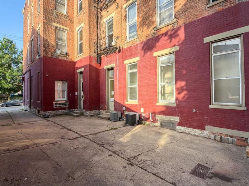 24 E University Avenue, Cincinnati, OH 45219 Photo 6