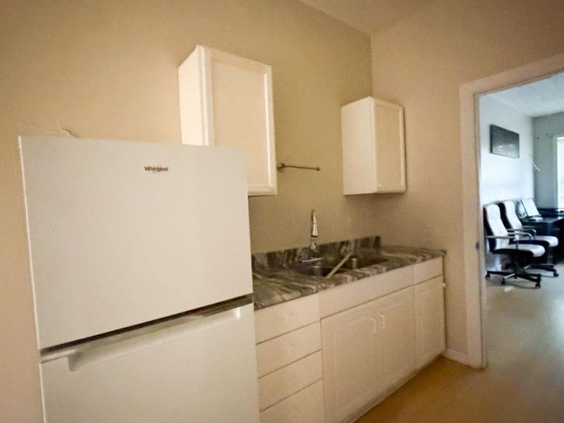 24 E University Avenue, Cincinnati, OH 45219 Photo 9