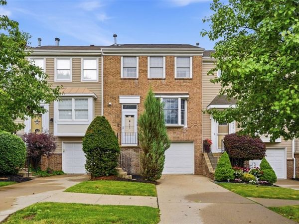 423 Parkridge Ln , Coraopolis, PA 15108
