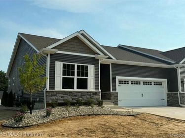 854 Oakwood Circle, Fenton, MI 48430