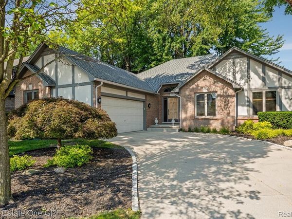 39931 Brylor Court, Clinton Twp, MI 48038