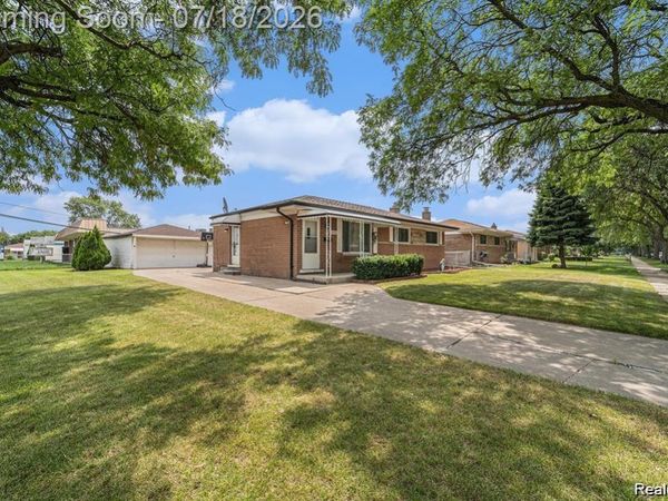 32960 Oakview Drive, Warren, MI 48092