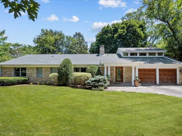 310 Linden Park Place , Highland Park, IL 60035