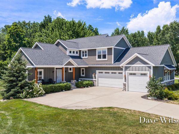 6699 Summer Meadows Drive NE, Rockford, MI 49341