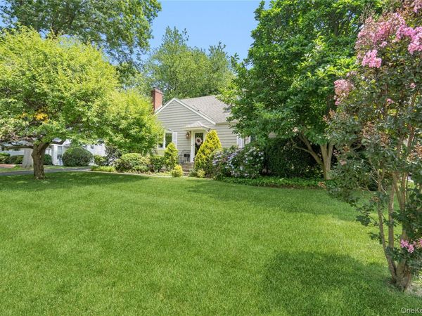 21 Circle Drive , Glen Cove, NY 11542