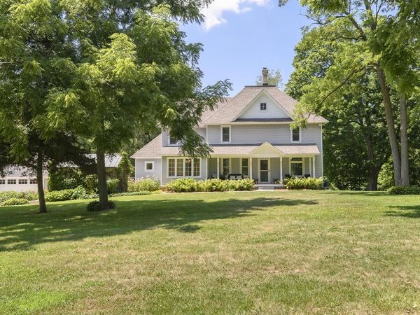 W247S8375 Stonehill DRIVE, Mukwonago, WI 53149