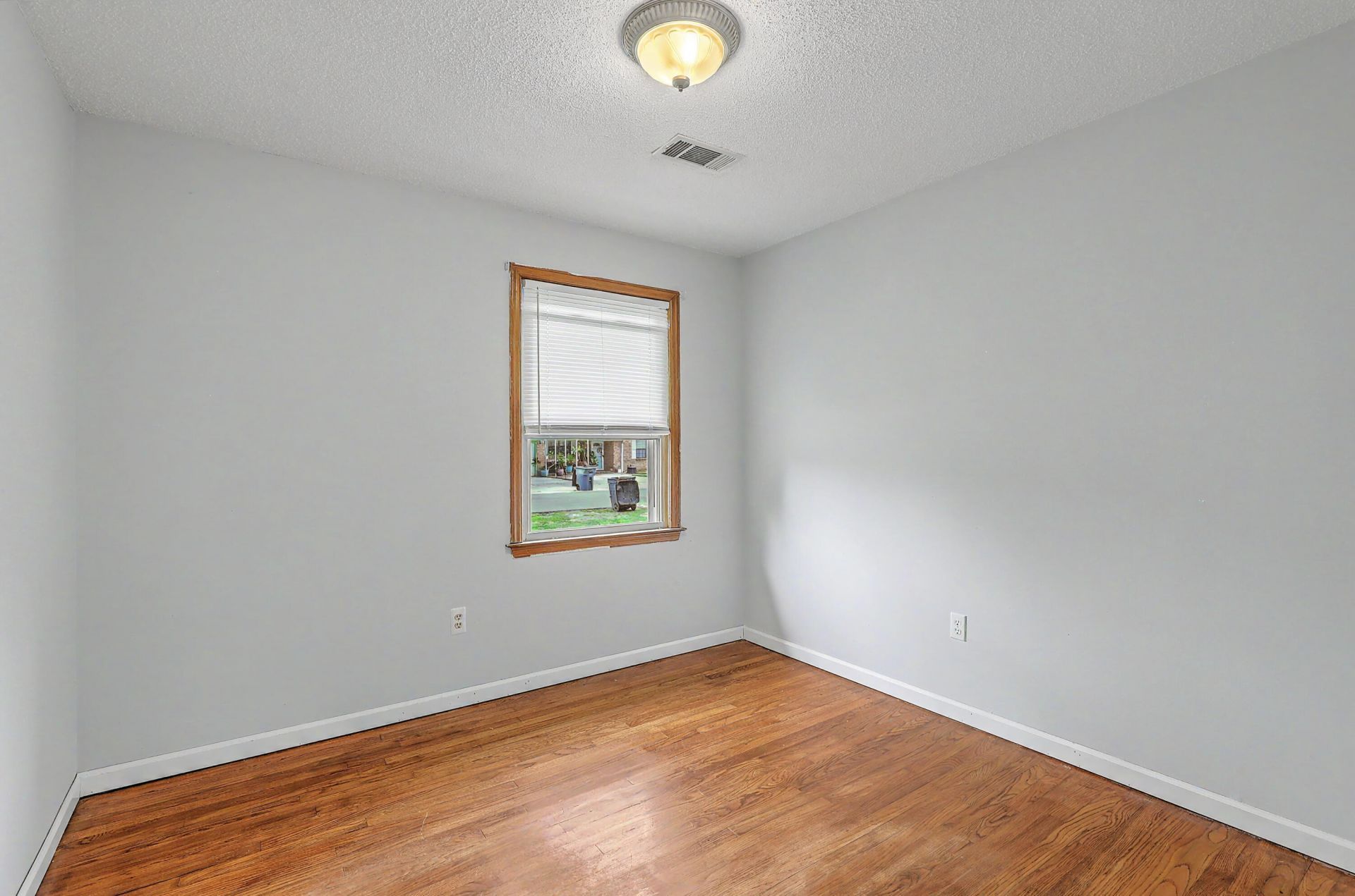 5308 Holden Street Photo 16