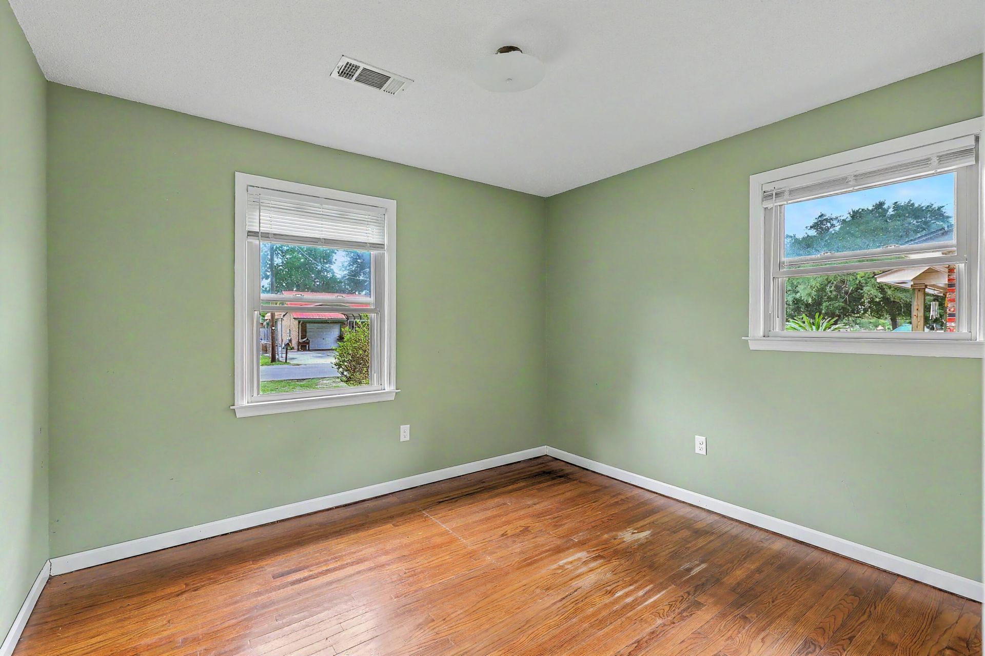 5308 Holden Street Photo 17