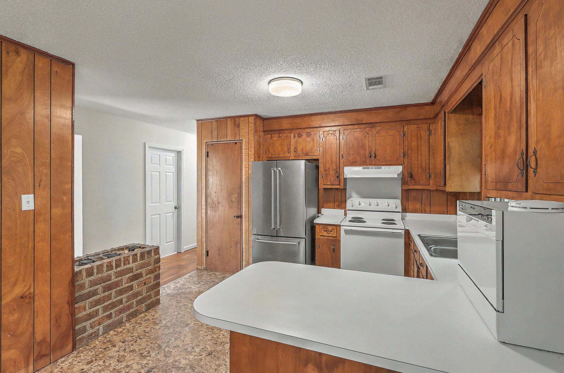 5308 Holden Street Photo 5