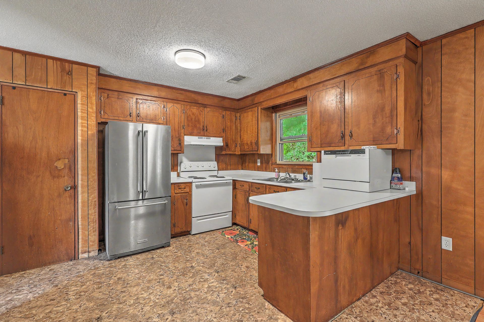 5308 Holden Street Photo 6