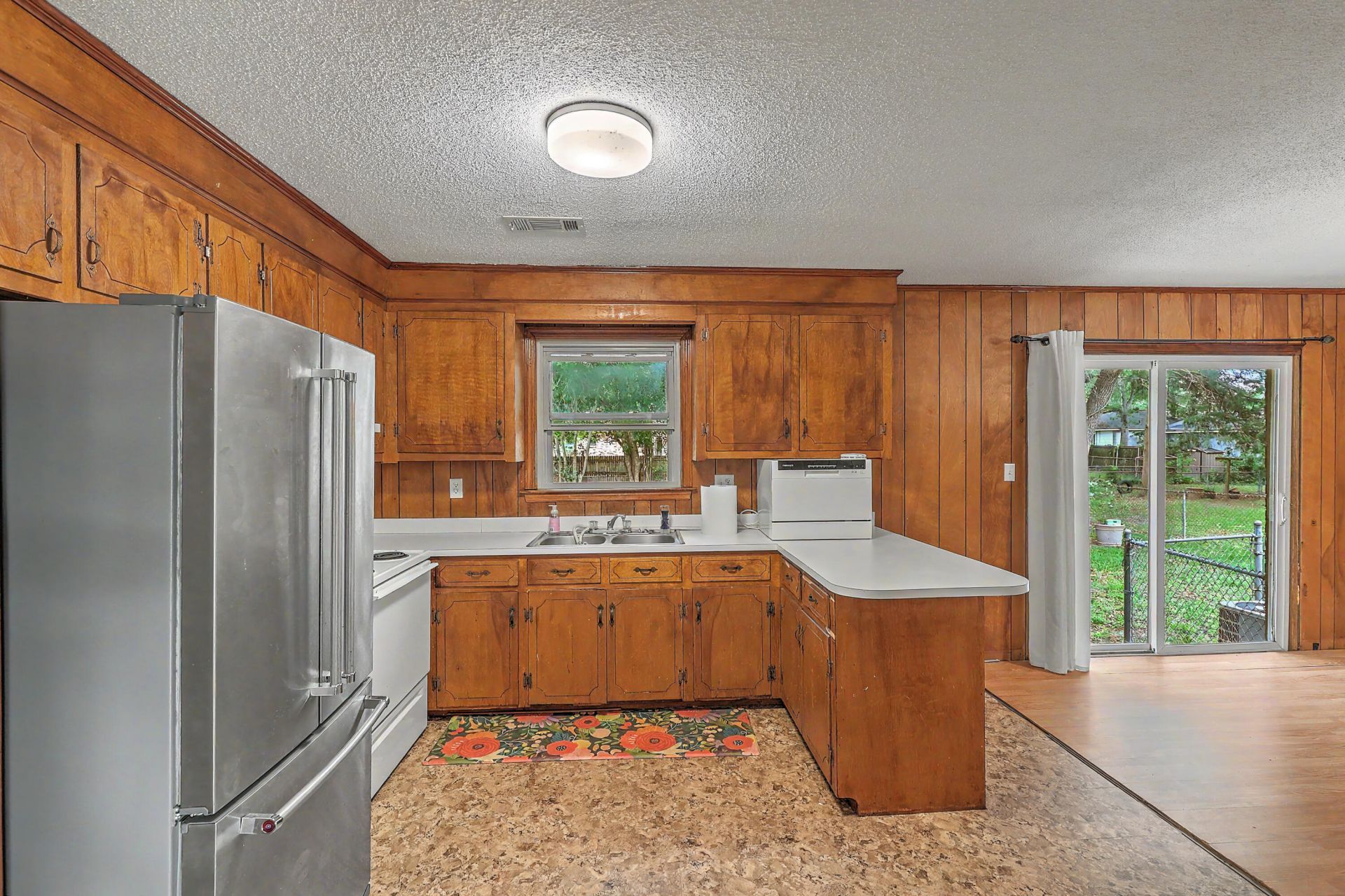 5308 Holden Street Photo 7