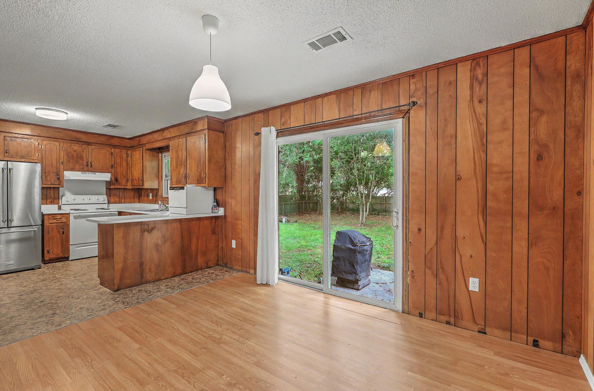 5308 Holden Street Photo 8