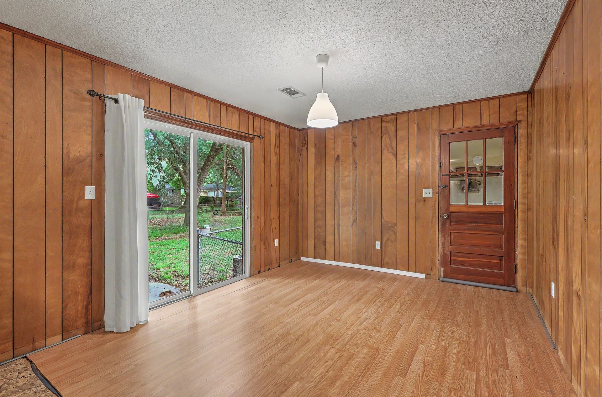 5308 Holden Street Photo 9