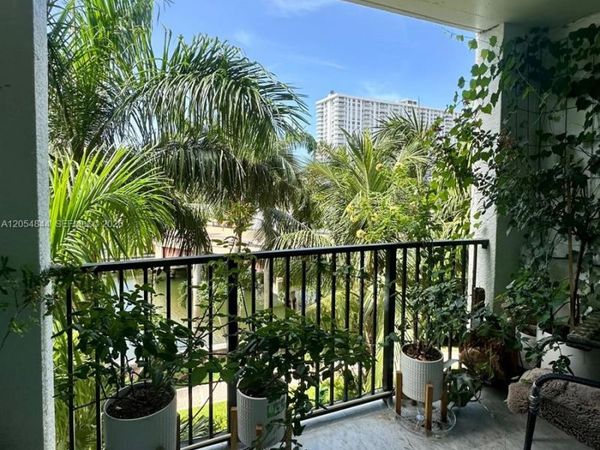 17150 N Bay Rd , Unit 2412, Sunny Isles Beach, FL 33160