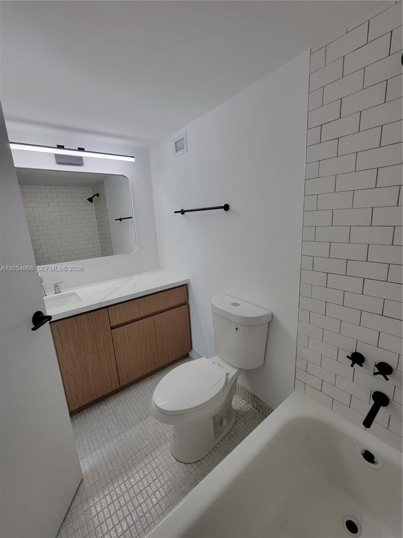 2655 Collins Ave , Unit 608, Miami Beach, FL 33140 Photo