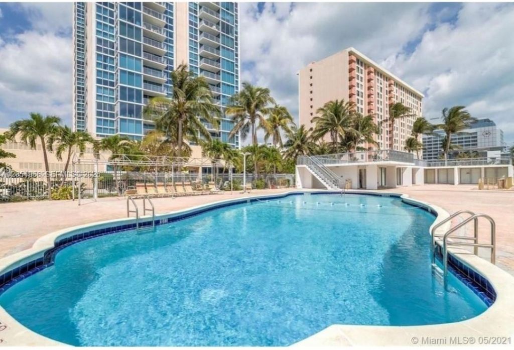 2655 Collins Ave , Unit 608, Miami Beach, FL 33140 Photo
