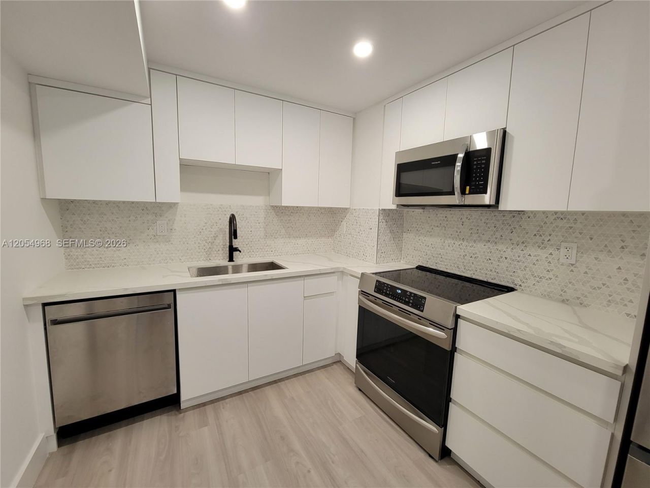 2655 Collins Ave , Unit 608, Miami Beach, FL 33140 Photo