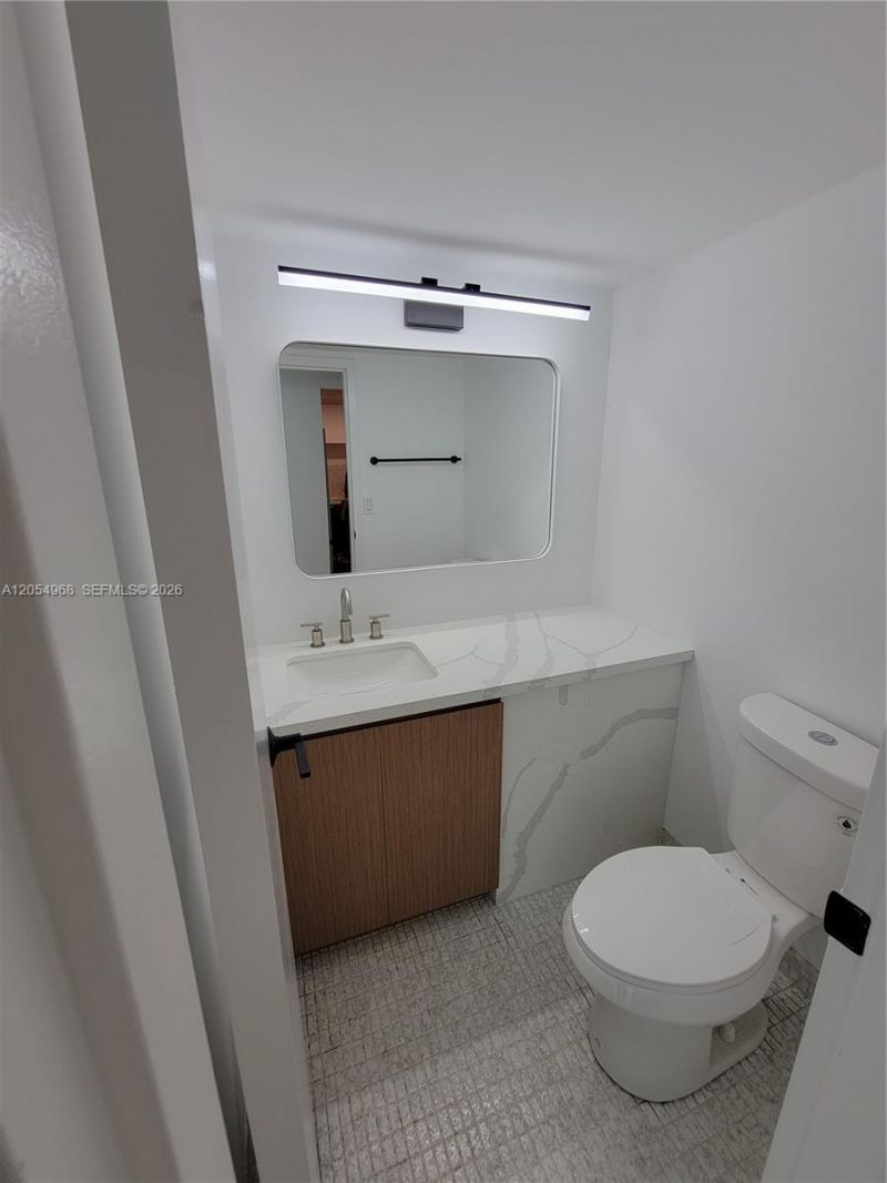 2655 Collins Ave , Unit 608, Miami Beach, FL 33140 Photo