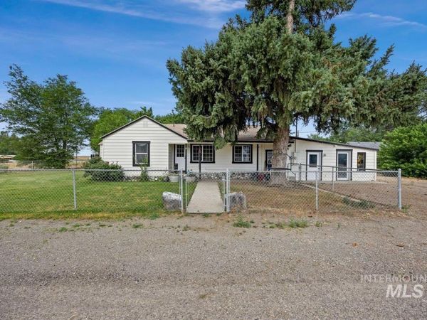 418 S Date St, Shoshone, ID 83352