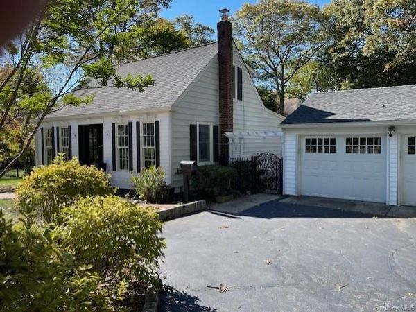 116 Cambon Avenue , Saint James, NY 11780