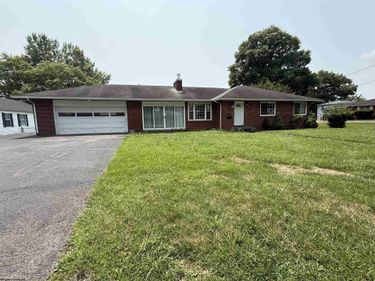 909 Johnson Avenue, Bridgeport, WV 26330