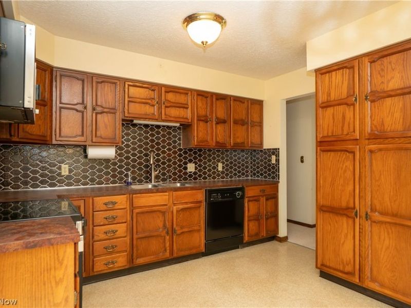 2421 Fairview Road, Uniontown, OH 44685 Photo 14