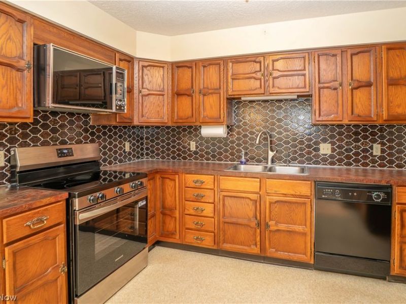 2421 Fairview Road , Uniontown, OH 44685 Photo 15