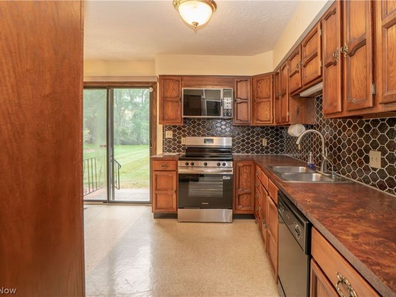 2421 Fairview Road, Uniontown, OH 44685 Photo 17