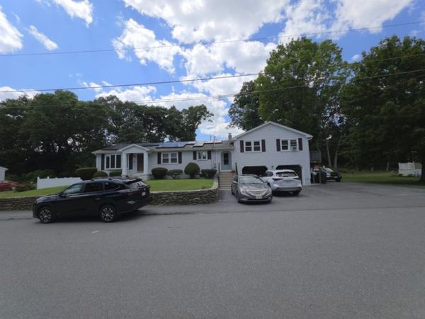 8 Rochelle St, Auburn, MA 01501