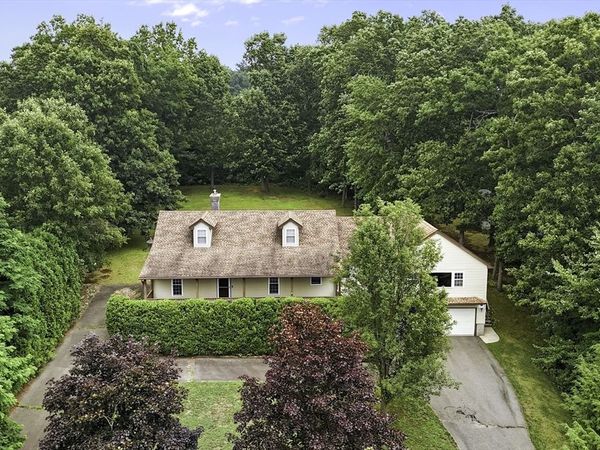 7 Margaret Dr, Wilbraham, MA 01095